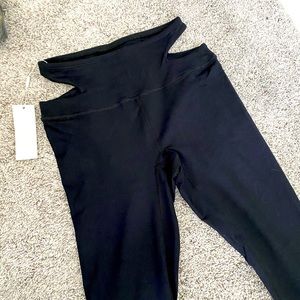 Saski NYC cut out legging